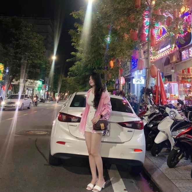 Với những hình ảnh Như Tuyền chia sẻ, nhiều người bình luận rằng sau khi hết duyên với bóng đá, có lẽ người đẹp nên rẽ hướng thành người mẫu.