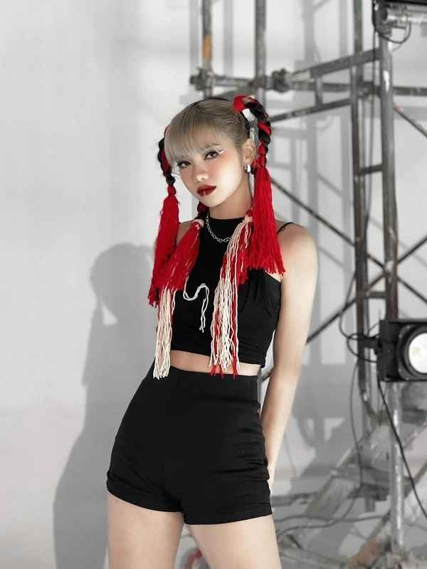 Theo đó CiiN khẳng định mình không cố ý học theo ai hay bắt chước ai mà chỉ thấy idol có cái hay và phù hợp với mình thì làm theo. Ban đầu cô cũng thấy vui khi được gọi như vậy nhưng khi cư dân mạng có phản ứng quá lên thì không vui nữa.