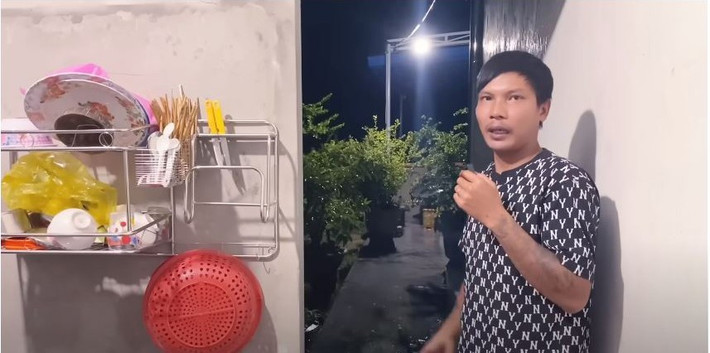 Mới đây, vợ chồng Lộc Fuho đã đăng tải video có tựa đề: “Sau 4 năm làm YouTube có giàu không?”. Nam YouTuber cho biết bà xã Kim Thủy là người luôn đồng hành cùng mình từ những ngày đầu chập chững bước vào con đường sáng tạo nội dung. Cặp đôi đã trải qua nhiều sóng gió, khó khăn trong cuộc sống.