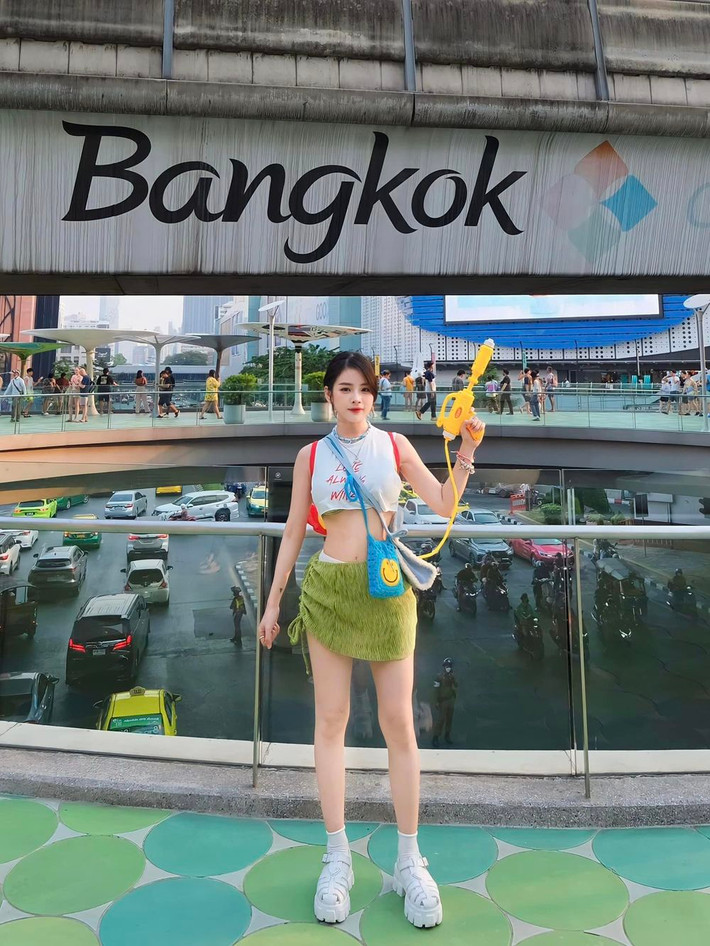 DJ Mie cũng có màn lên đồ khoe body thon thả khi vi vu ở Thái Lan trong những ngày qua.