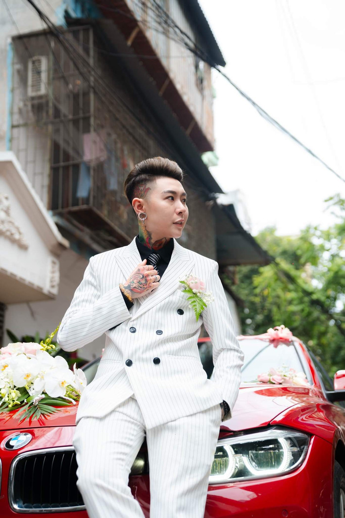 Cách đây hơn 2 năm, KimX và Chang tình cờ gặp nhau vào một buổi tối, tại nơi nữ DJ làm việc. Chỉ sau 2 câu nói bắt chuyện, cặp đôi đã bị quyến rũ bởi sức hút đặc biệt của đối phương.