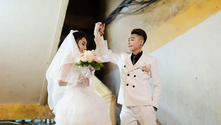 Bước vào hôn nhân, cặp đôi đặt ra nguyên tắc cụ thể: lắng nghe nhau, tin tưởng nhau, tôn trọng sự riêng tư của nhau. KimX tin rằng, với những gì cùng nhau trải qua, cặp đôi sẽ hết lòng trân trọng cuộc hôn nhân này.