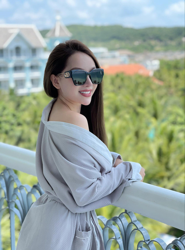 Dịp sinh nhật 26 tuổi, Bảo Trân có dòng chia sẻ hiếm hoi: "Cảm ơn cô gái nhỏ bé vì đã luôn mạnh mẽ, kiên nhẫn và dũng cảm đối mặt với bất cứ điều gì xảy ra trong cuộc sống...