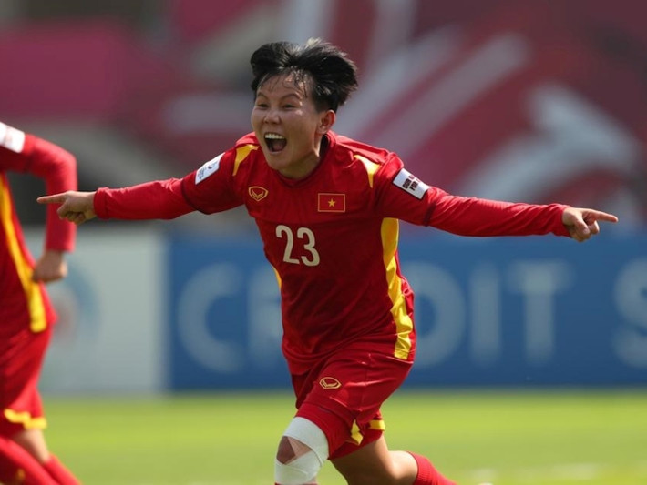 Ở trận thua Bồ Đào Nha 0-2, Bích Thùy là cầu thủ hoạt động tích cực nhất trên hàng tấn công tuyển nữ Việt Nam. Dù bị ép sân liên tục, nhưng cứ có cơ hội là các cô gái Việt Nam lại tổ chức phản công và bóng thường xuyên qua chân Bích Thùy.