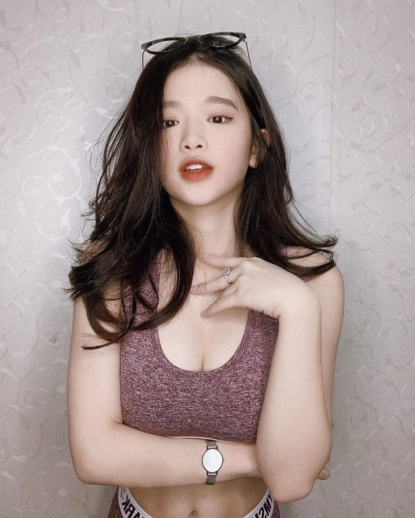 Thậm chí cách đây không lâu, hot girl GEN Z này còn xuất sắc khi trở thành đại diện của Việt Nam cùng Châu Bùi và Thảo Nhi Lê xuất hiện tại New York Fashion Week- Tuần lễ thời trang New York.