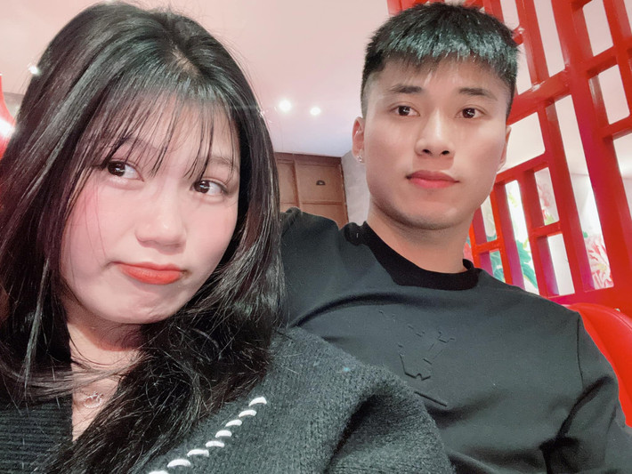 Trên trang cá nhân, Châu Thị Vang và chồng thường xuyên đăng tải những bức ảnh tay trong tay.