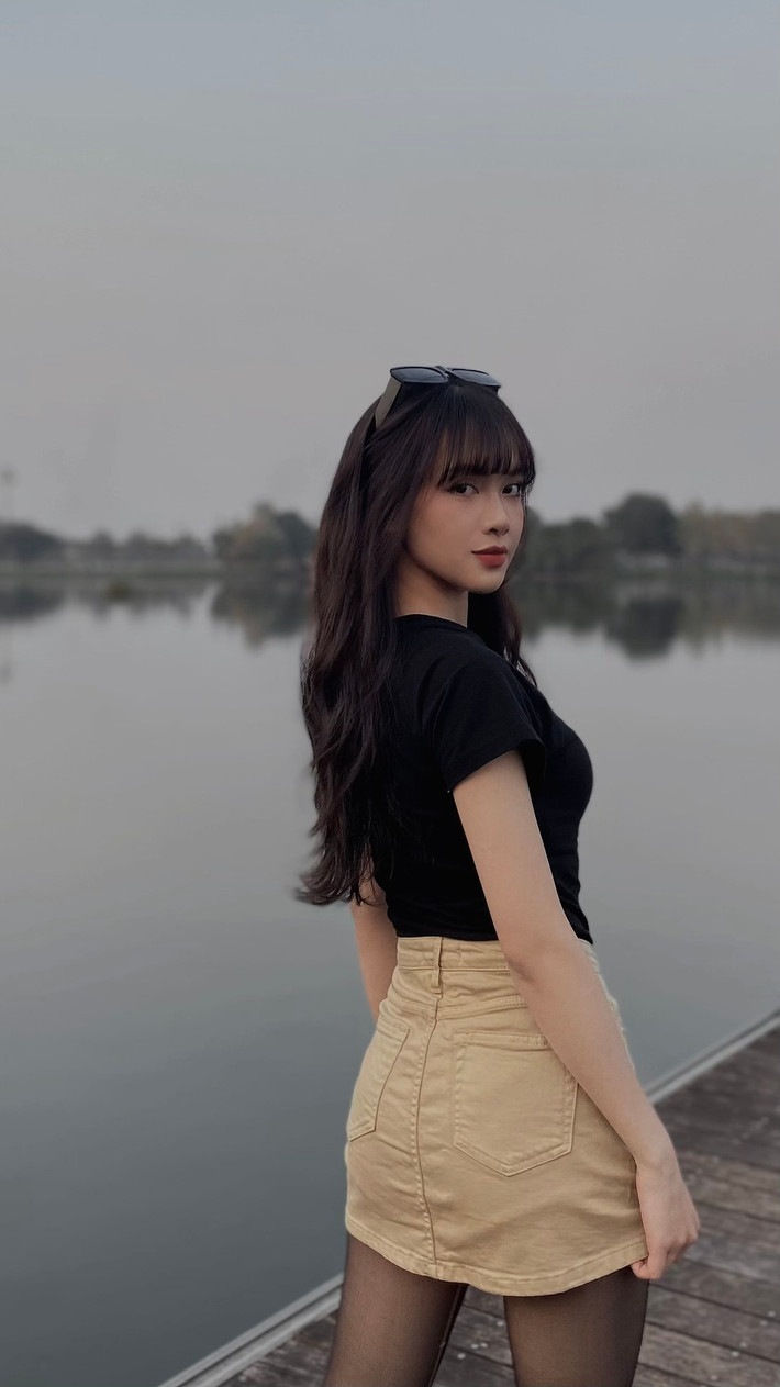 Thời sinh viên, Quế Linh rất năng động. Cô tham gia tích cực vào các câu lạc bộ của trường.