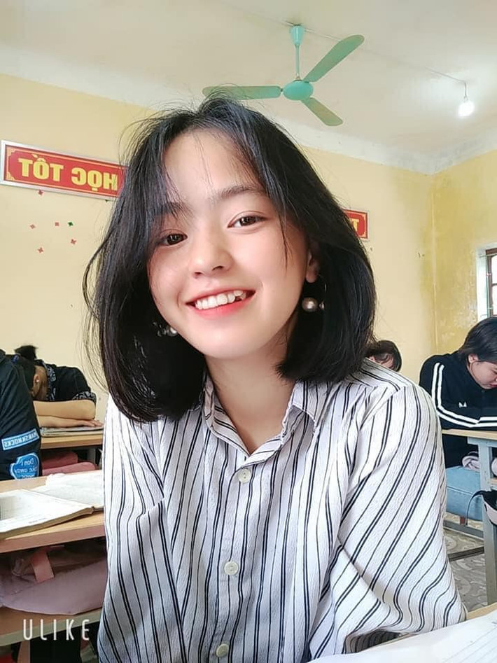 Nhiều người dành lời khen ngợi cho Vàng Thị Sinh, vừa xinh đẹp lại vừa chăm kiếm tiền phụ giúp gia đình.