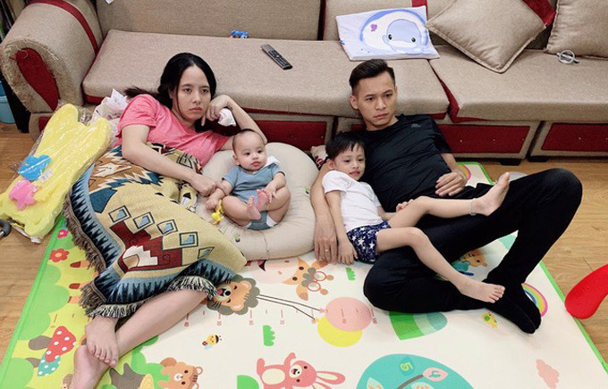 Hai cậu con trai kháu khỉnh của nam streamer cũng nhận được nhiều tình yêu thương không thua kém gì ông bố streamer tên tuổi.