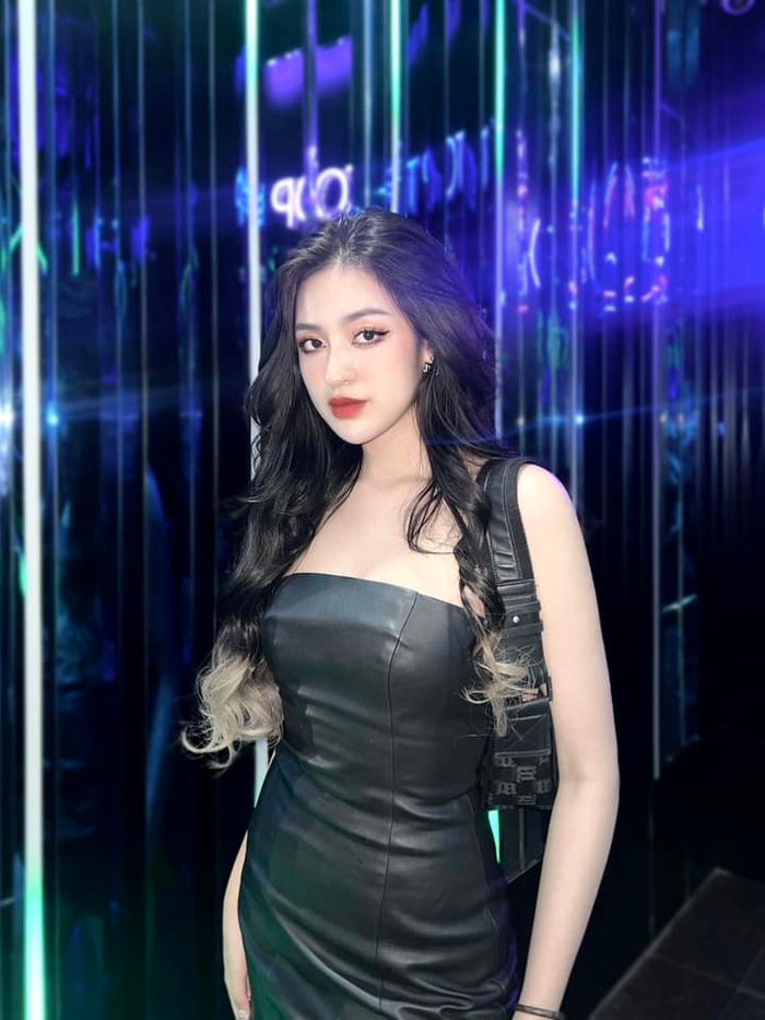 Tên tuổi của hot girl TikTok để lại nhiều sự chú ý hơn khi tham gia vào nhiều cuộc thi nhan sắc, trong đó phải kể đến là cuộc thi Miss Fabulous International 2022 tại Chiang Mai (Thái Lan), thế nhưng may mắn không mỉm cười với cô nàng khi đã dừng chân tại Top 8 của cuộc thi có 9 thành viên.