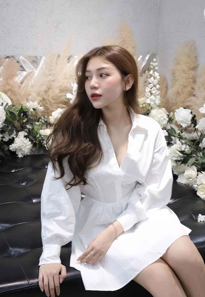 Về phía Đoan Tâm, sau hơn một năm yêu, cô thoải mái hơn trong việc chia sẻ những hình ảnh hẹn hò bên bạn trai nổi tiếng (Ảnh: FBNV).