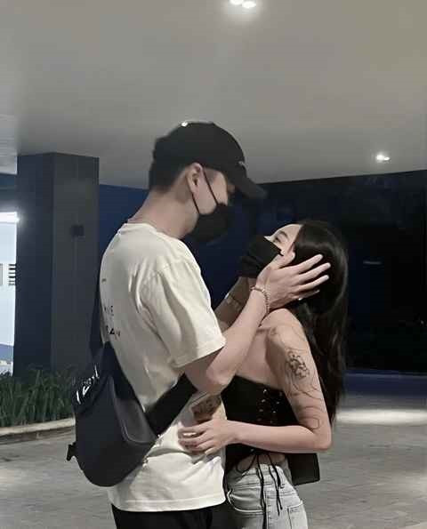 Linh Ngọc Đàm mới đây tiết lộ quá trình quen biết và chuyện tình cảm ngọt ngào với chàng trai người Trung Quốc.