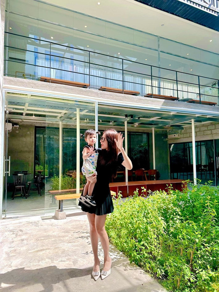 Thiên An kiêm nhiều công việc để ái nữ được sống đủ đầy.