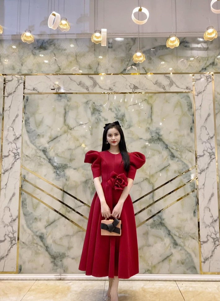 Trong số những mỹ nhân chuyển giới của Vbiz, Á hậu 2 Miss International Queen Vietnam 2020 được đánh giá cao về vẻ đẹp gương mặt lẫn vóc dáng.