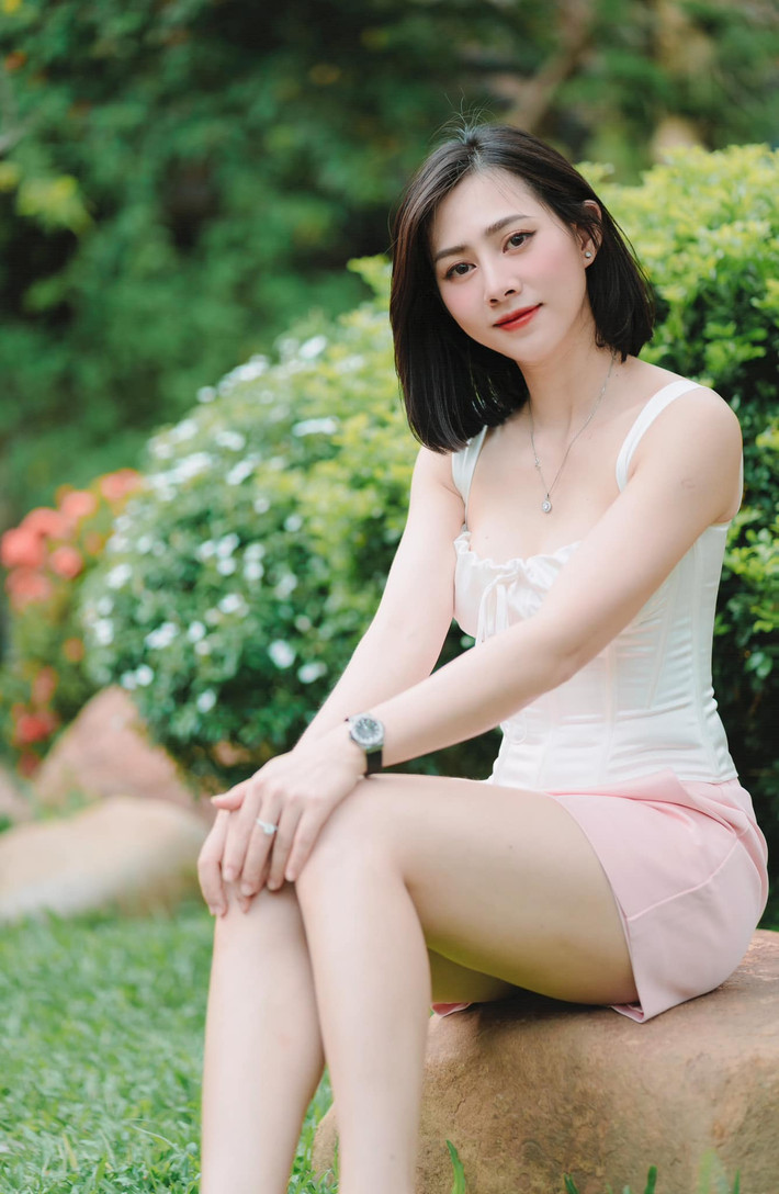 Yến Xôi (tên thật Đinh Hải Yến, sinh năm 1993, tại Hà Nội) được khán giả biết đến là thành viên của nhóm hài "Kem xôi".