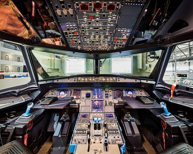 Airbus A321 được trang bị hệ thống máy vi tính và các thiết bị liên lạc thế hệ mới. Ảnh: Airbus