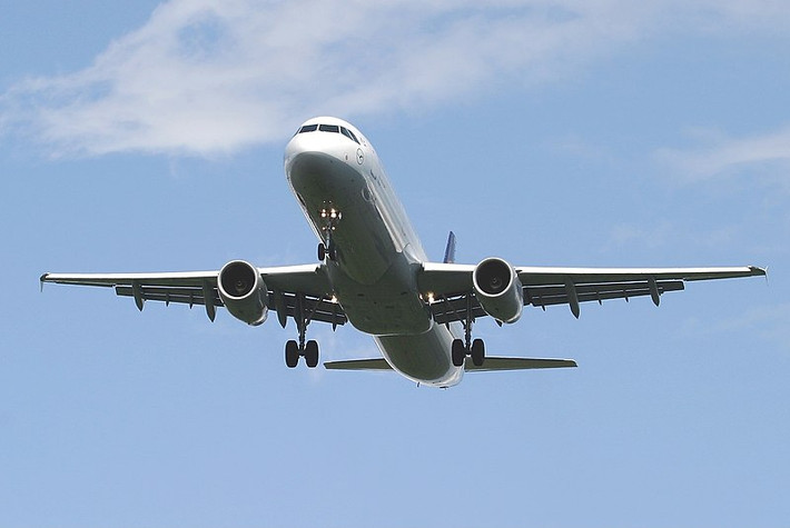 A321 là biến thể lớn nhất của dòng A320 với chiều dài lên tới 44,5m, sải cánh 34,1m; chiều cao 11,76m, trọng lượng cất cánh tối đa lên 93.000 kg. Ảnh: Wiki