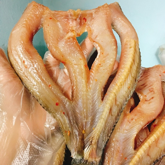 Do cách làm kỳ công nên khô rắn có giá đắt đỏ từ 250.000 - 300.000 đồng/kg. Vào dịp Tết, mức giá còn tăng lên đến 350.000 - 500.000 đồng/kg vẫn "cháy hàng". Ảnh: Internet