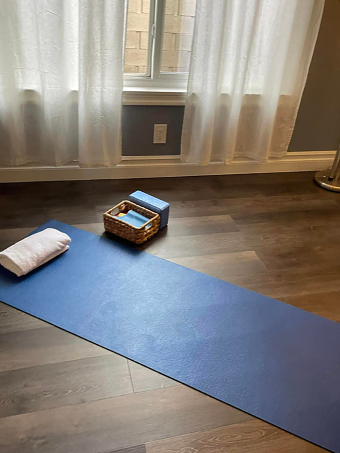 Kim Hiền còn dành một góc để tập yoga và tận hưởng thời gian riêng tư khi các con vắng nhà.