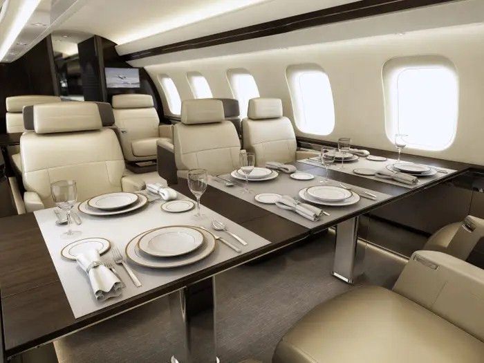 Theo Paramount Business Jet, bạn phải trả khoảng 10.650 USD để thuê Global 7500 trong một giờ. Trong khi đó, trang web hàng không Liberty Jet tiết lộ, chi phí vận hành của máy bay lên đến khoảng 2 triệu USD khi bay trong 200 giờ và 3,1 triệu USD khi bay trong 400 giờ.