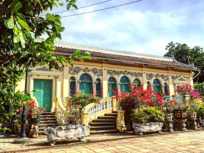 Miền Tây có nhiều ngôi nhà cổ đẹp thu hút đông đảo khách du lịch trong và ngoài nước. Trong số đó, nhà cổ Bình Thuỷ (quận Bình Thuỷ, TP Cần Thơ) được mệnh danh đẹp nhất vùng sông nước này. Ảnh: Thamhiemmekong