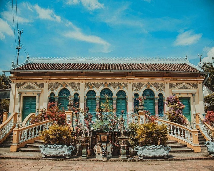 Toạ lạc trên đường Bùi Hữu Nghĩa, nhà cổ Bình Thuỷ được xây dựng từ năm 1870 trên tổng diện tích khoảng 6.000m2. Ảnh: Vinpeal