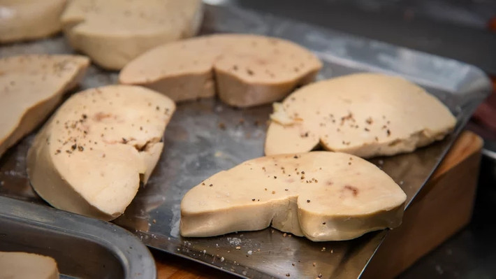 Gan ngỗng béo (foie gras) nằm trong danh sách những món ăn đắt đỏ bậc nhất thế giới, chỉ dành cho giới nhà giàu. Ảnh: Shutterstock