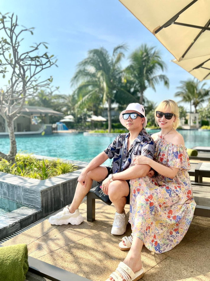 Trấn Thành - Hari Won kết hôn vào năm 2016 sau khi công khai hẹn hò. Vượt qua những sóng gió tình cảm, cặp đôi khiến nhiều người ngưỡng mộ bởi cuộc sống hạnh phúc hiện tại. Ảnh: FBNV