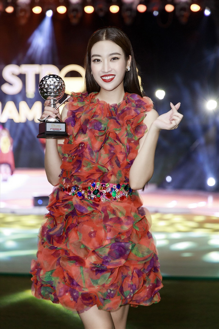 Người đẹp đắt show quảng cáo, làm đại diện thương hiệu, đi sự kiện...mang về nguồn thu nhập không nhỏ. Ảnh: Sen Vàng