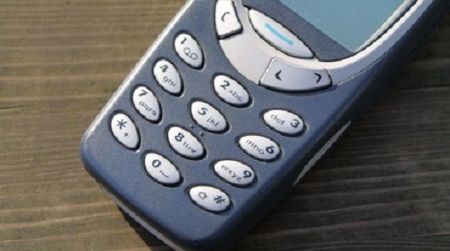 Nokia 3310 có kích thước 113 × 48 × 22 mm và nặng 133g. Màn hình HD quad pixel-popping với độ phân giải 84 x 84 pixel cho hiển thị sắc xanh đơn sắc khiến hàng triệu người dùng mê mệt.