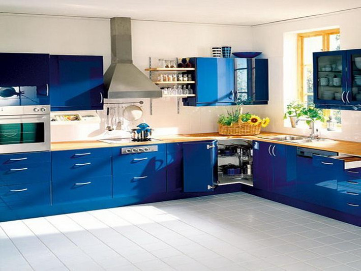 Màu của tường, gạch ốp tường, sàn nhà, tủ bếp...cần có sự kết hợp hài hòa về màu sắc. Bỏ qua yếu tố này cũng là bỏ quên bức tranh tổng thể về nhà bếp. Ảnh: Buildingmaterials.
