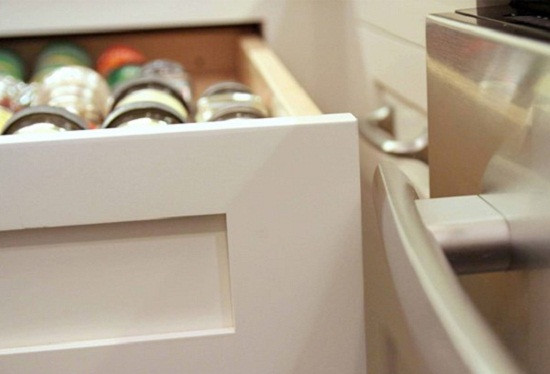 Lạm dụng những món đồ nội thất mở khiến bạn phải đối mặt với sự bất tiện khi sử dụng. Bạn không thể mở cửa của cả hai món đồ cùng một lúc hay mở hết cỡ của chúng...Ảnh: House.