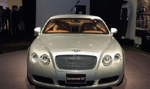 Cát-xê đóng phim của tài tử Hàn Quốc được trả tới hơn 20 tỷ đồng. Chiếc xe Bentley Continental GT của Song Seung Hun trị giá gần 7 tỷ đồng. Ảnh: MegaAuto.