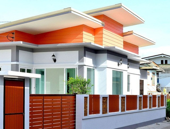 Được định hướng theo phong cách hiện đại nhưng ngôi nhà cấp 4 mái lệch vẫn toát lên nét truyền thống nhờ cách phối màu ngoại thất cũng như bố trí không gian. Ảnh: Thietkethicongnhadep.