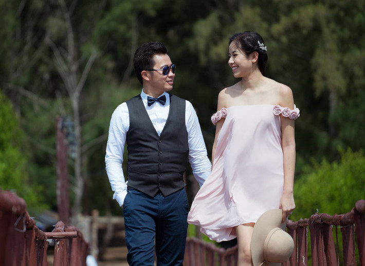 Lễ cưới của á hậu diễn ra với số lượng khách mời hạn chế. Người đẹp sinh ra và lớn lên ở Đức nên cô không có nhiều bạn bè tại Việt Nam. Hơn nữa, cô dâu cũng muốn giữ kín thông tin đời tư nên không tiết lộ ngày vui.