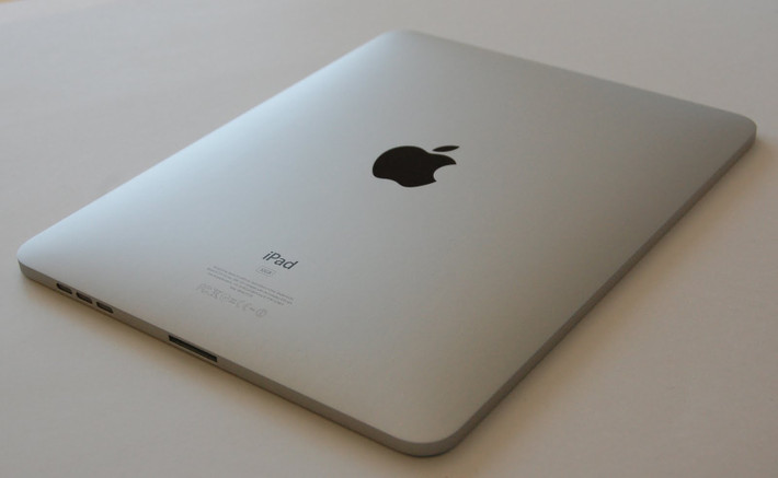 Đến cuối năm 2010, Apple đã bán được gần 15 triệu chiếc iPad 1. Ảnh: Youtube.