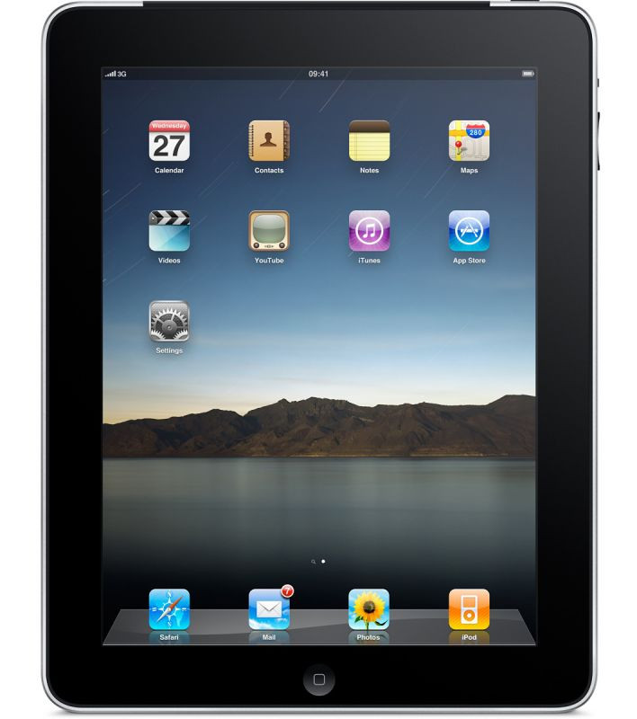 iPad đời đầu có thiết kế khá cồng kềnh, nặng đến 700g. Ảnh: Primrosebank.