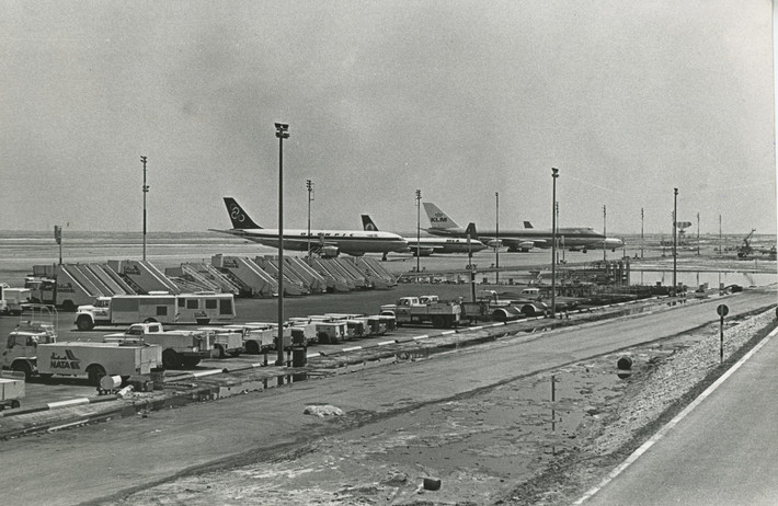 Cửa ra sân bay Dubai những năm 1970. Ảnh: Dubai Airport.
