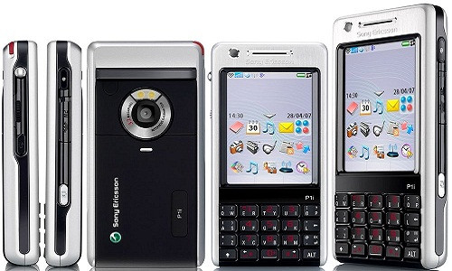 Sony Ericsson P1i được ví như ngôi sao sáng thời kỳ đầu ra mắt nhờ thiết kế kim loại và hệ thống camera với chức năng đọc danh thiếp. Ảnh: eBay.