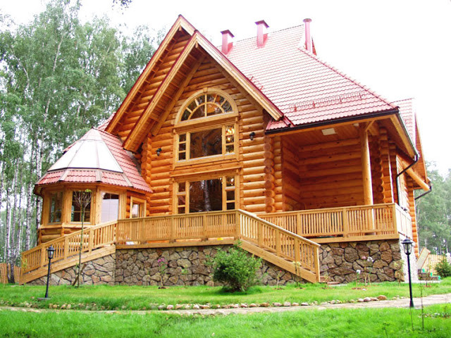 Sàn nhà cao, mái nhọn mang hơi hướng của nhà rông Tây Nguyên. Ảnh: Skyhome.