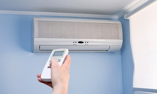 Nếu có điều kiện, bạn nên sắm điều hòa hai chiều. Bật điều hòa ở chế độ khô là cách chống nồm ẩm cực kỳ hiệu quả. Đây cũng là cách giúp lưu thông không khí, đảm bảo sức khỏe cho mọi thành viên trong gia đình, nhất là trẻ nhỏ. Ảnh: Airconadvisory.