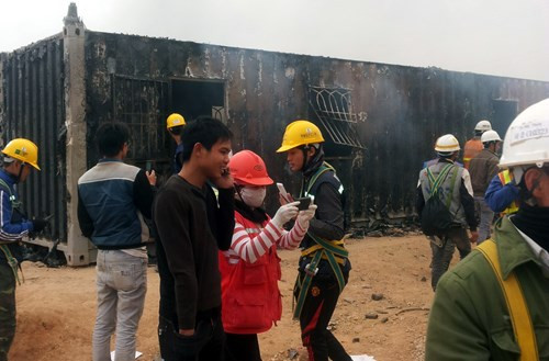 Thậm chí, khi lực lượng công an có mặt tại hiện trường, nhiều công nhân đã dùng đá, gạch ném lại dữ dội nhằm cản trở việc giải cứu các nhân viên bảo vệ.