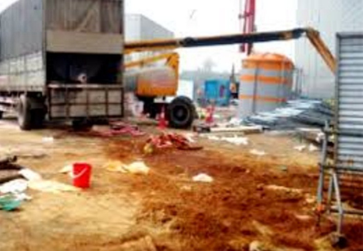 Đại diện Samsung cho biết, trong khi xe thu gom chất thải đang tiến hành thu gom axit nitric (HNO3), thì phát hiện ra việc phát sinh khí màu nâu đỏ từ cửa xả của xe thu gom. Mặc dù sự cố được xử lý và khắc phục kịp thời nhưng vẫn khiến người lao động không khỏi hoang mang.
