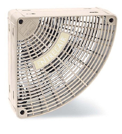 Quạt điện với thiết kế riêng cho vị trí góc nhà. Ảnh: Amazon.
