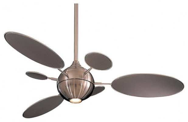 Quạt trần kỳ dị cánh to xen giữa cánh nhỏ. Ảnh: Houzz.