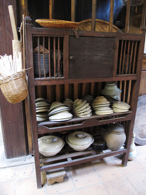 Chạn bát xưa mộc mạc giờ chỉ còn trong dĩ vãng. Ảnh: Hanoimoi.