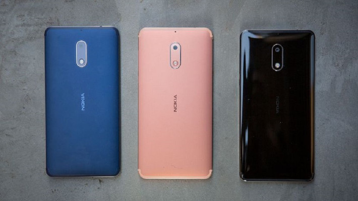 Nokia 6 phiên bản đen nhám, bạc, xanh, vàng đồng sẽ có giá 242 USD, trong khi bản đen bóng sẽ có giá cao hơn ỏ mức 315 USD. Ảnh: The Verge.