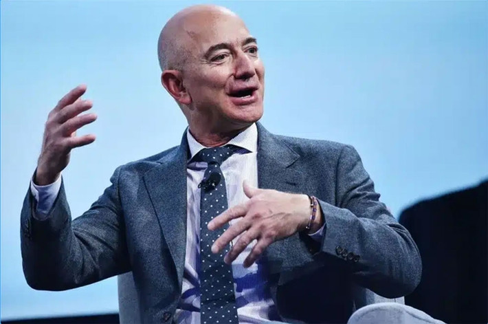 Năm 2023, cổ phiếu Amazon đã tăng 79% giúp tỷ phú Jeff Bezos có thêm 65 tỷ USD. Jeff Bezos hiện sở hữu 172,3 tỷ USD.