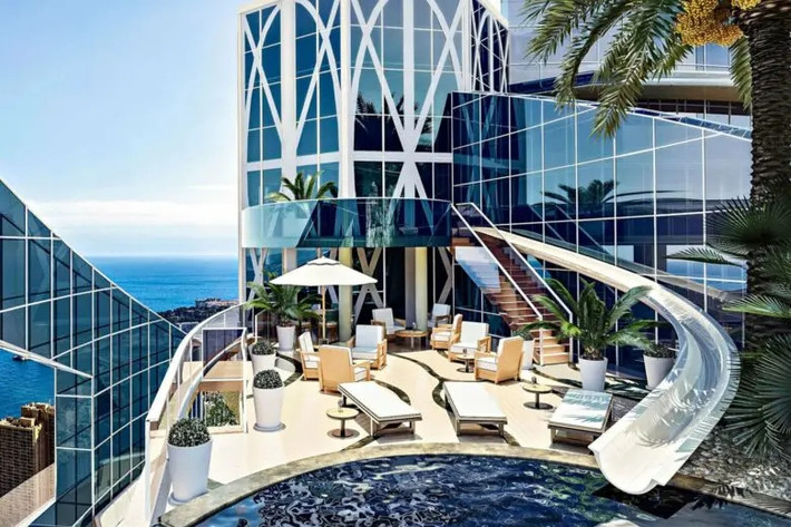Căn hộ áp mái ở Tháp Odeon có tầm nhìn ngoạn mục khắp Monaco, được mệnh danh là căn hộ đắt nhất thế giới khi có giá 330 triệu USD.