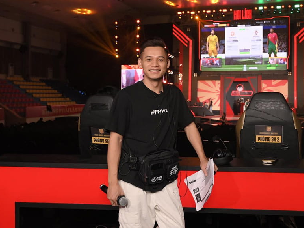 Độ Mixi là một trong những streamer đời đầu nổi tiếng nhất Việt Nam. Nam streamer được ví như "đại gia" làng streamer với khối tài sản nhiều người mơ ước như nhà 7 tầng ở Hà Nội, xe 4 bánh.